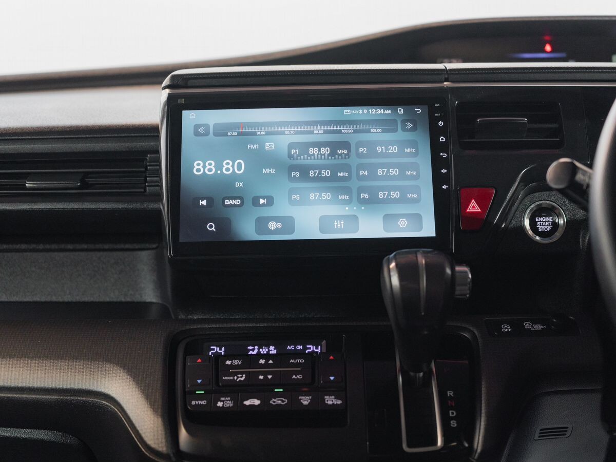 Honda Stepwgn 2015 - фото автомобиля