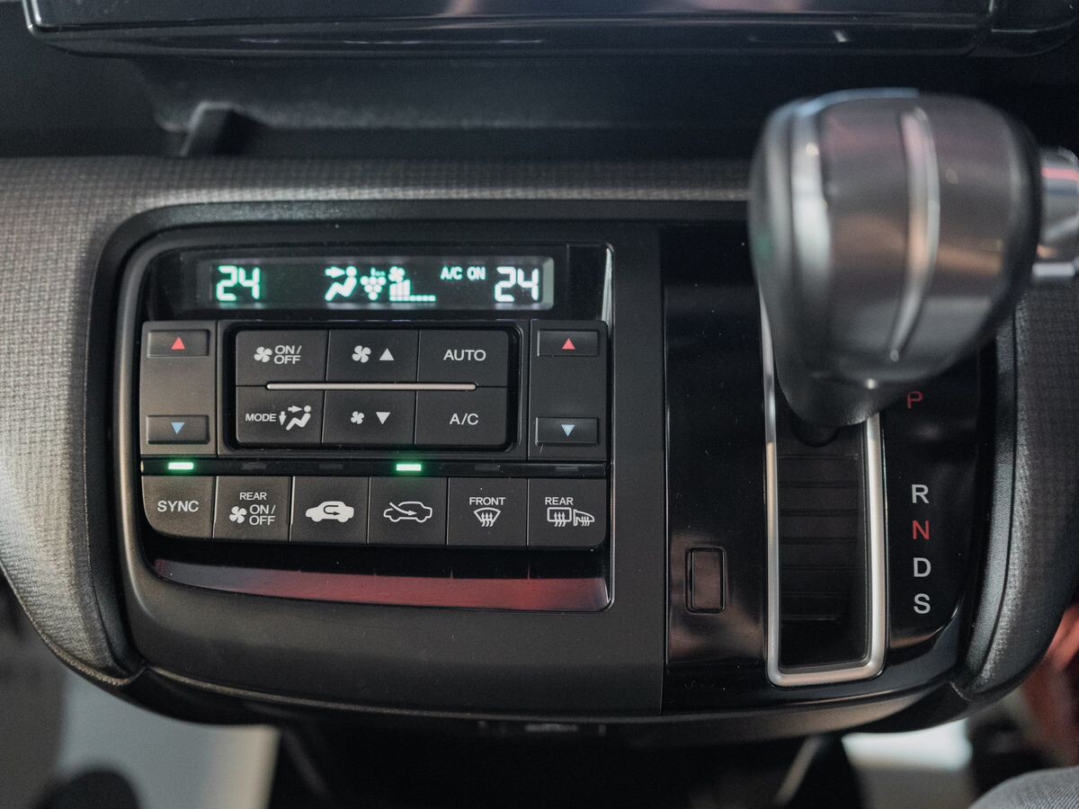 Honda Stepwgn 2015 - фото автомобиля