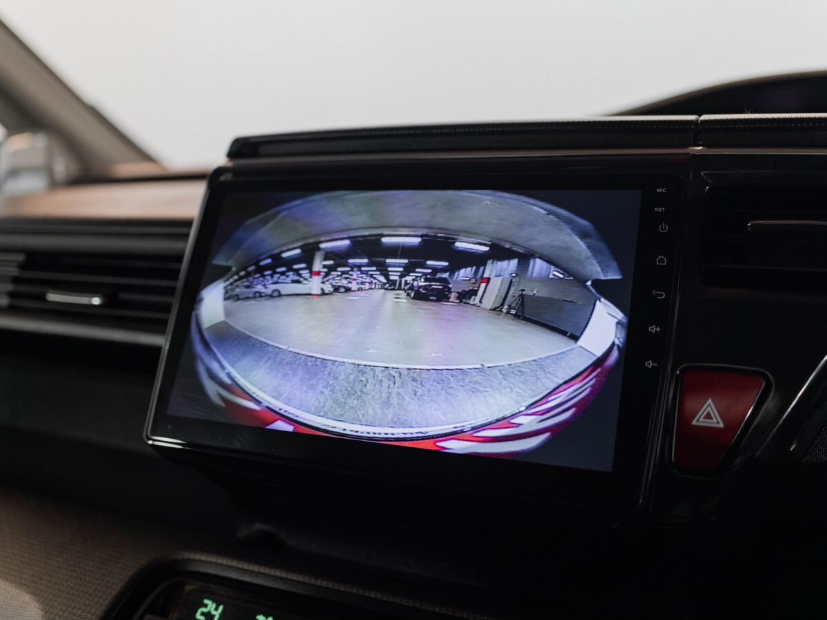 Honda Stepwgn 2015 - фото автомобиля