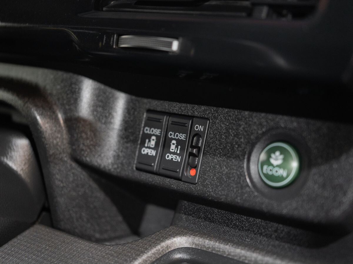 Honda Stepwgn 2015 - фото автомобиля