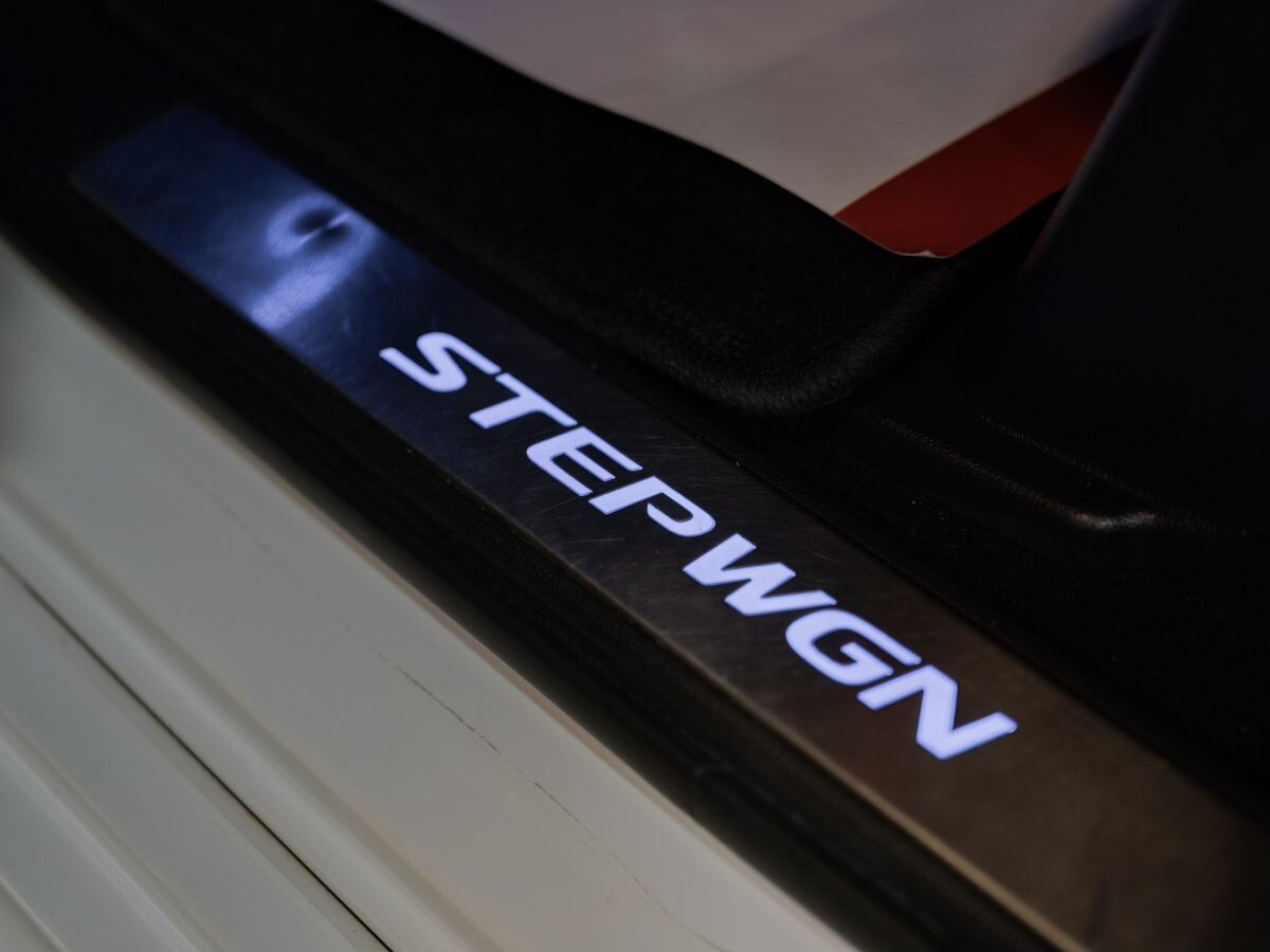 Honda Stepwgn 2015 - фото автомобиля