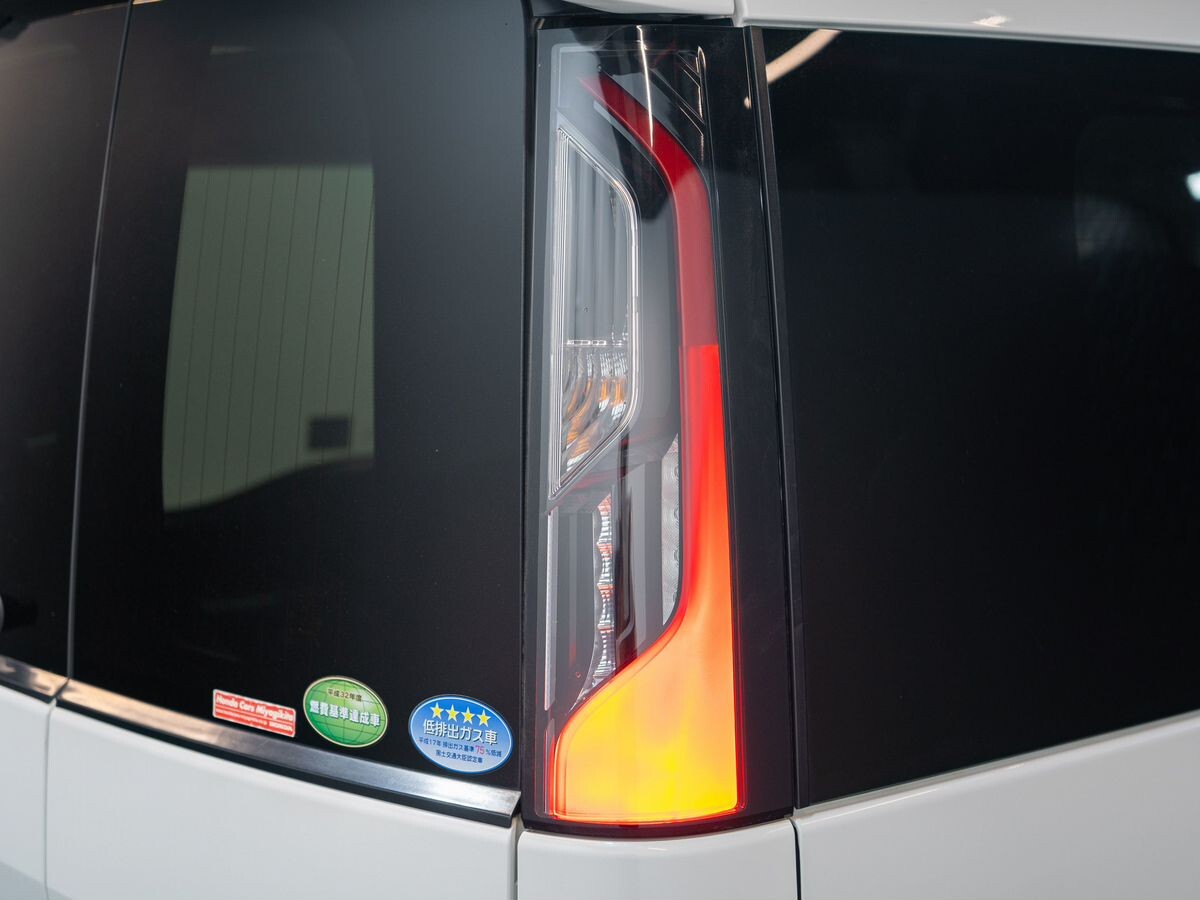 Honda Stepwgn 2015 - фото автомобиля