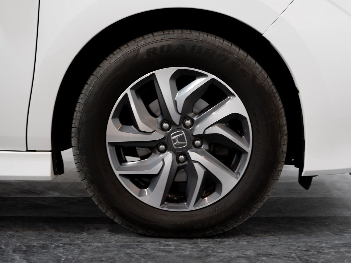 Honda Stepwgn 2015 - фото автомобиля