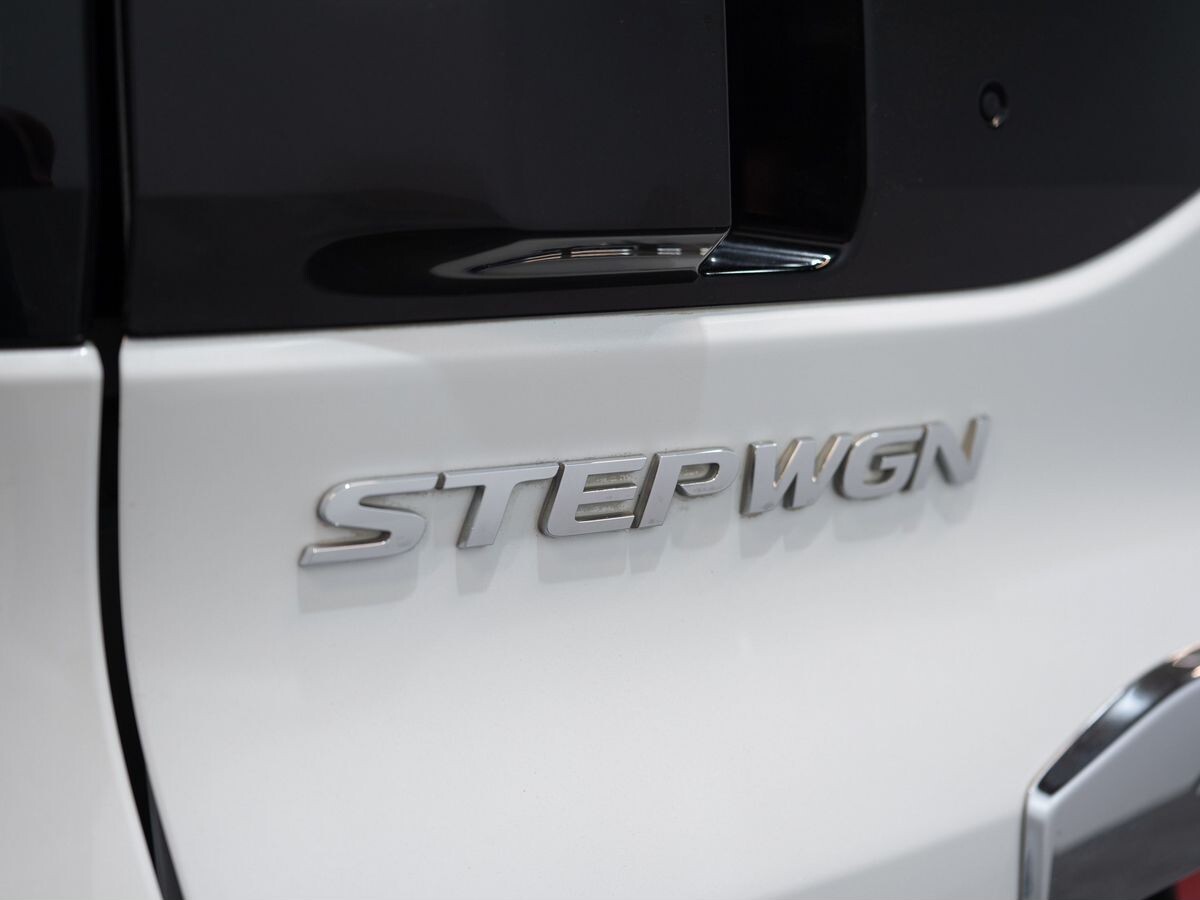 Honda Stepwgn 2015 - фото автомобиля