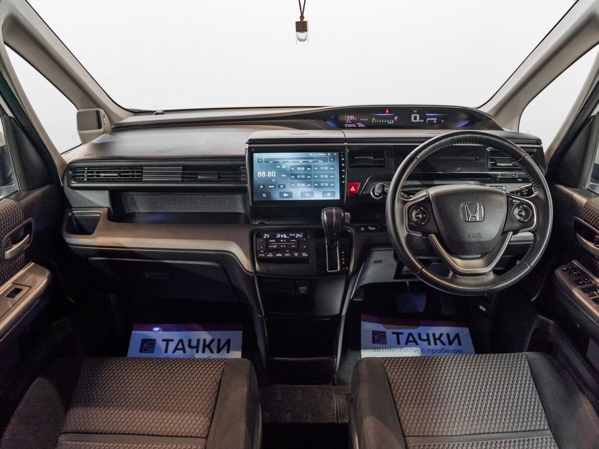 Honda Stepwgn 2015 - фото автомобиля
