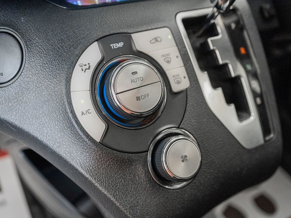 Toyota Sienta 2016 - фото автомобиля