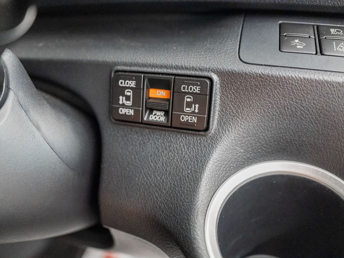 Toyota Sienta 2016 - фото автомобиля