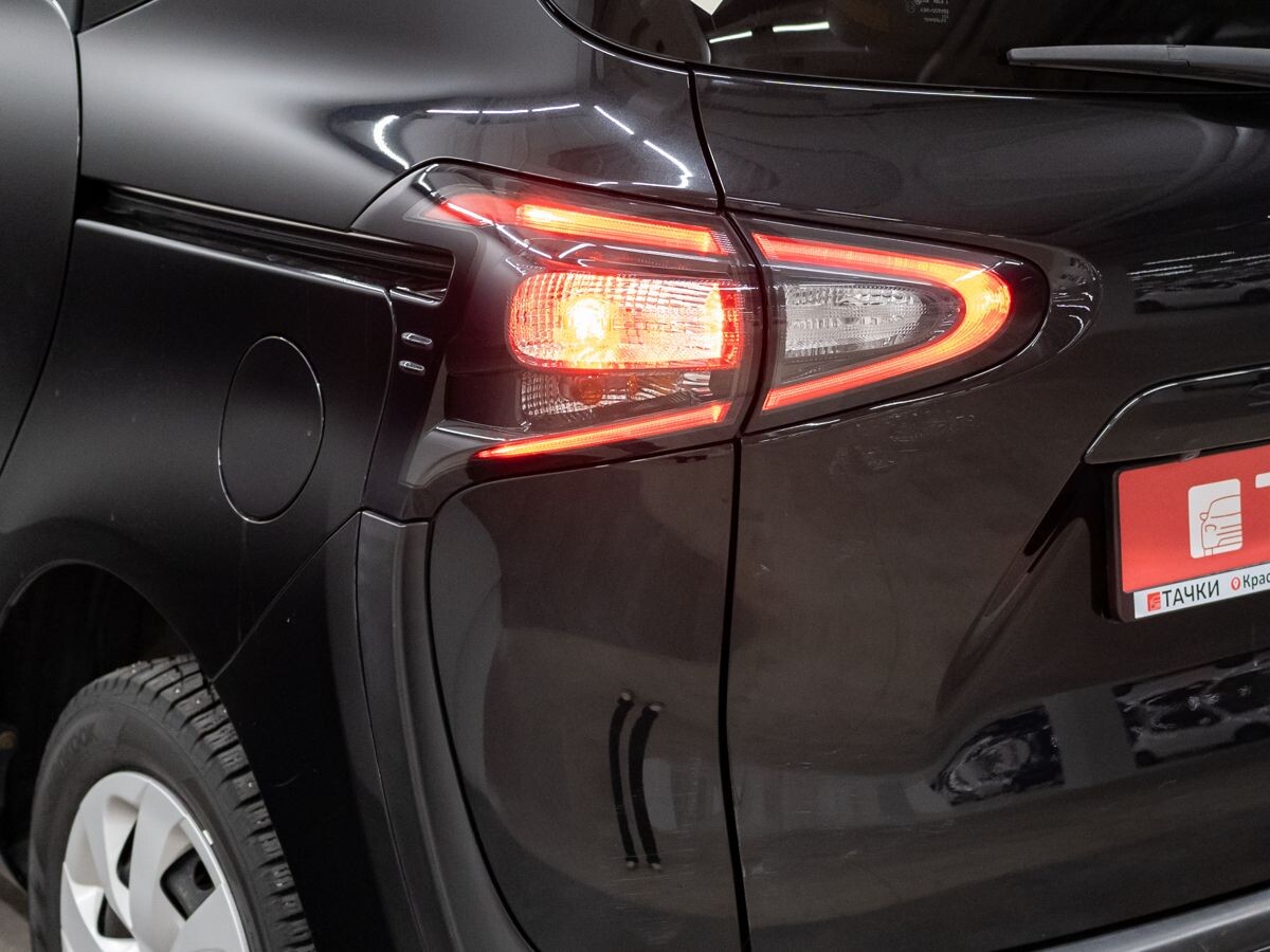 Toyota Sienta 2016 - фото автомобиля