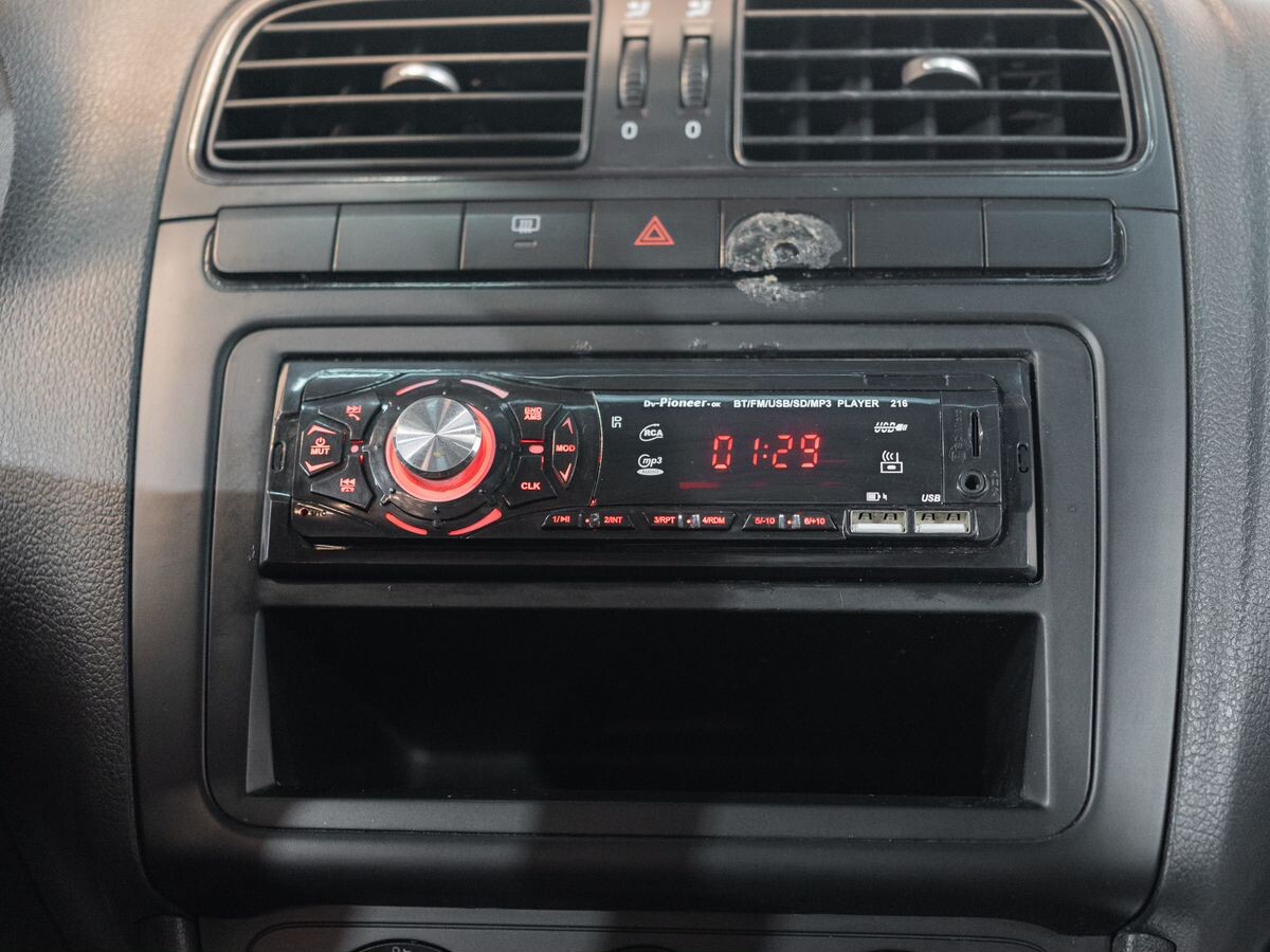 Volkswagen Polo 2019 - фото автомобиля