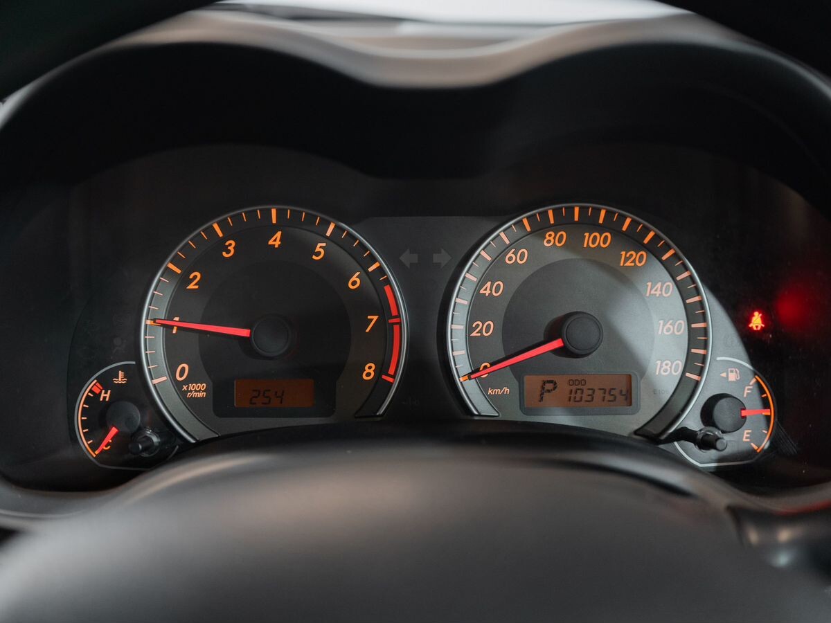 Toyota Corolla 2010 - фото автомобиля