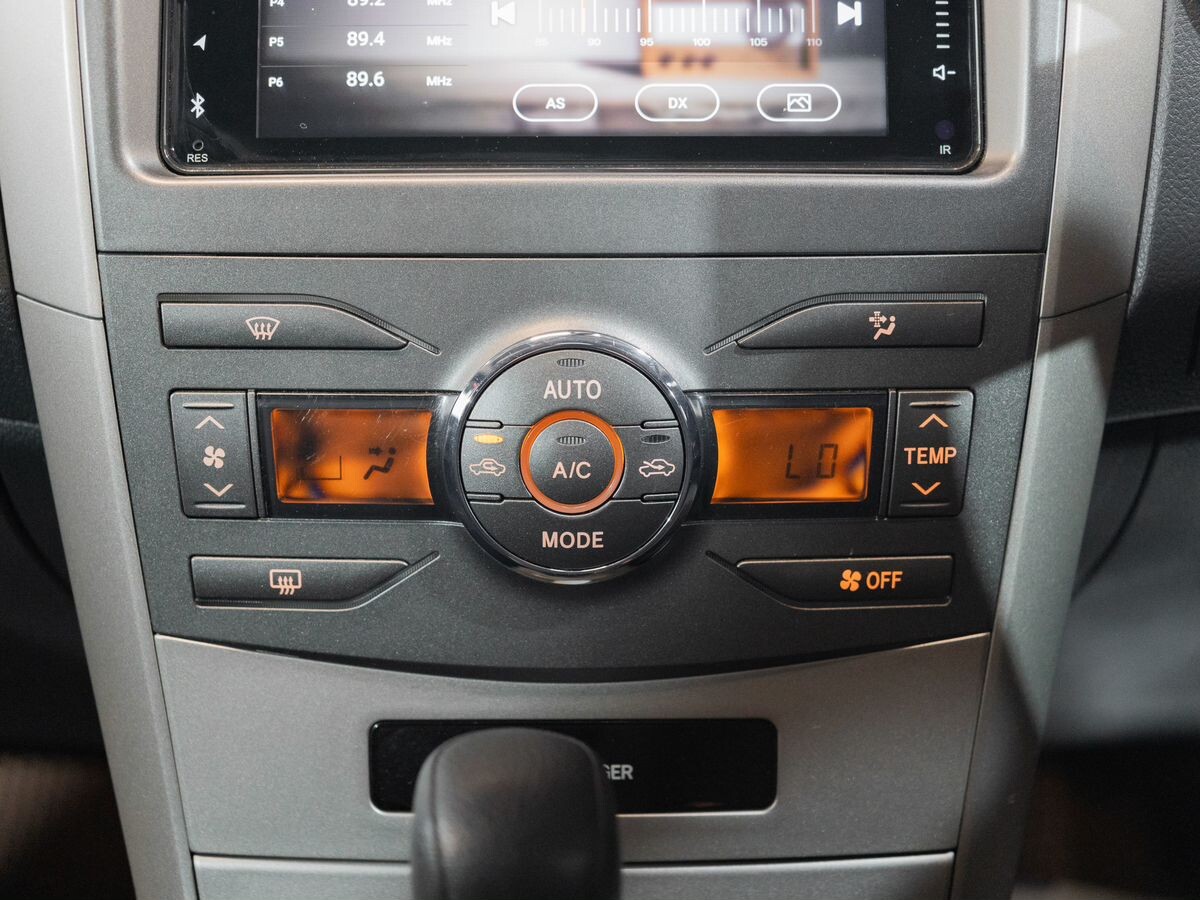 Toyota Corolla 2010 - фото автомобиля