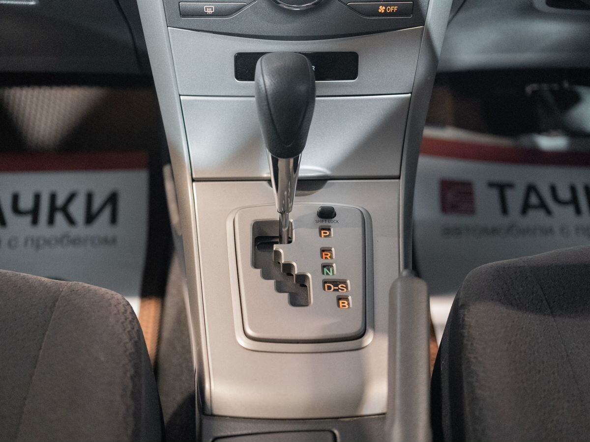 Toyota Corolla 2010 - фото автомобиля