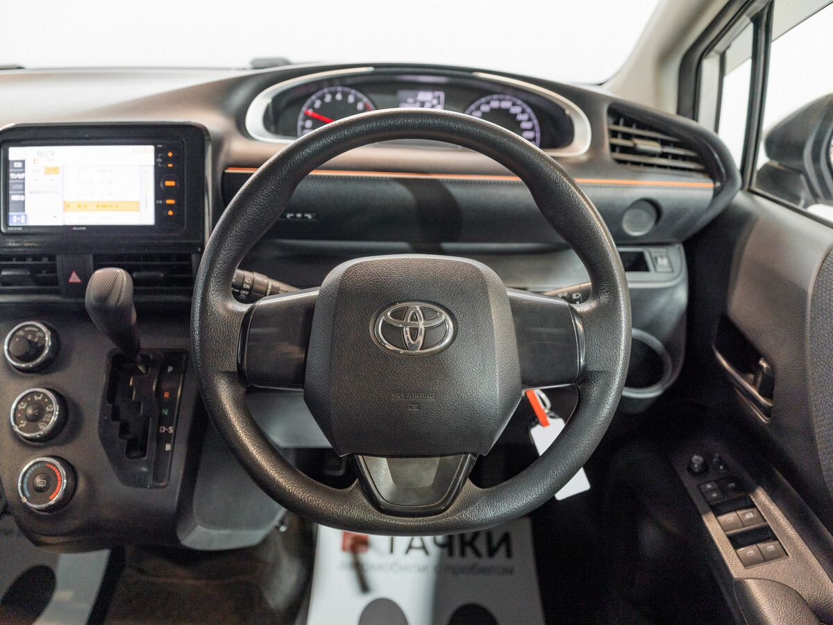 Toyota Sienta 2016 - фото автомобиля