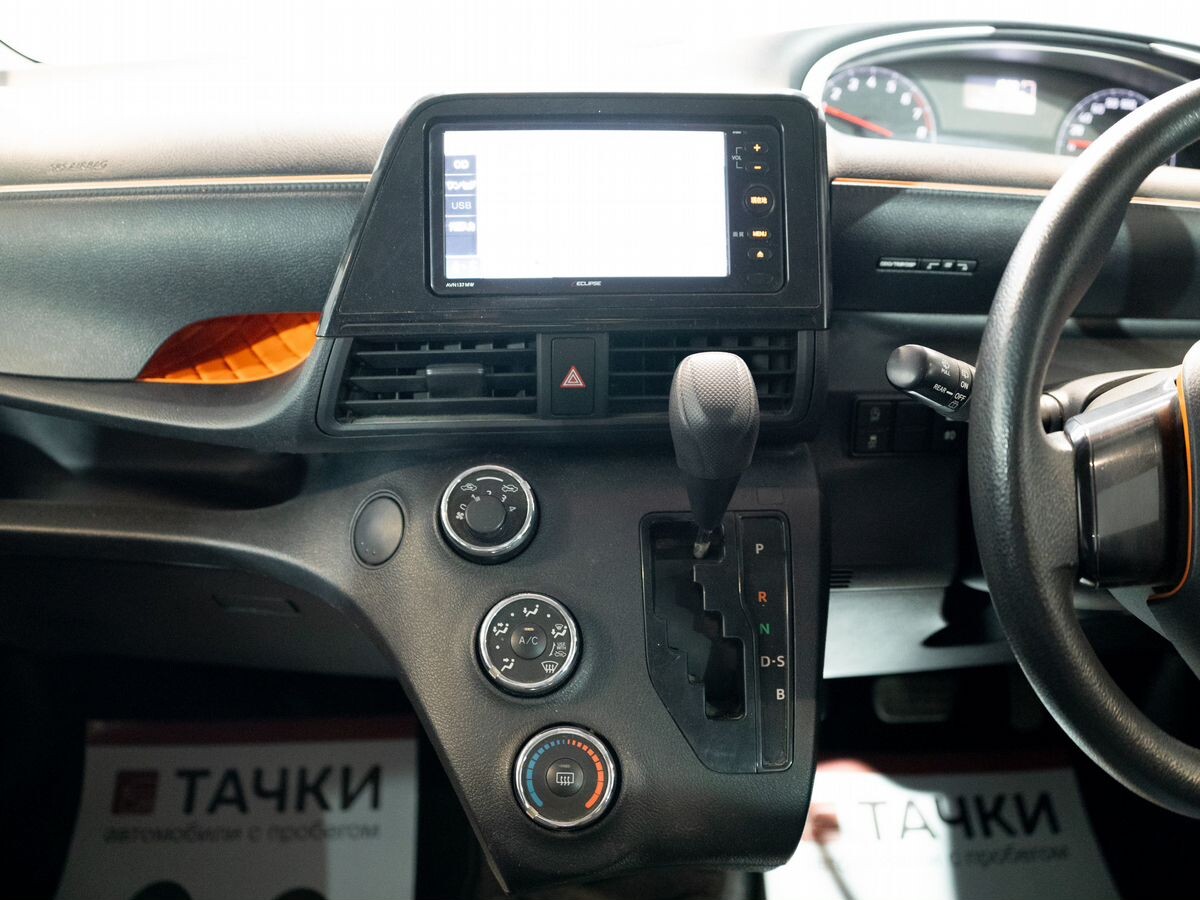 Toyota Sienta 2016 - фото автомобиля
