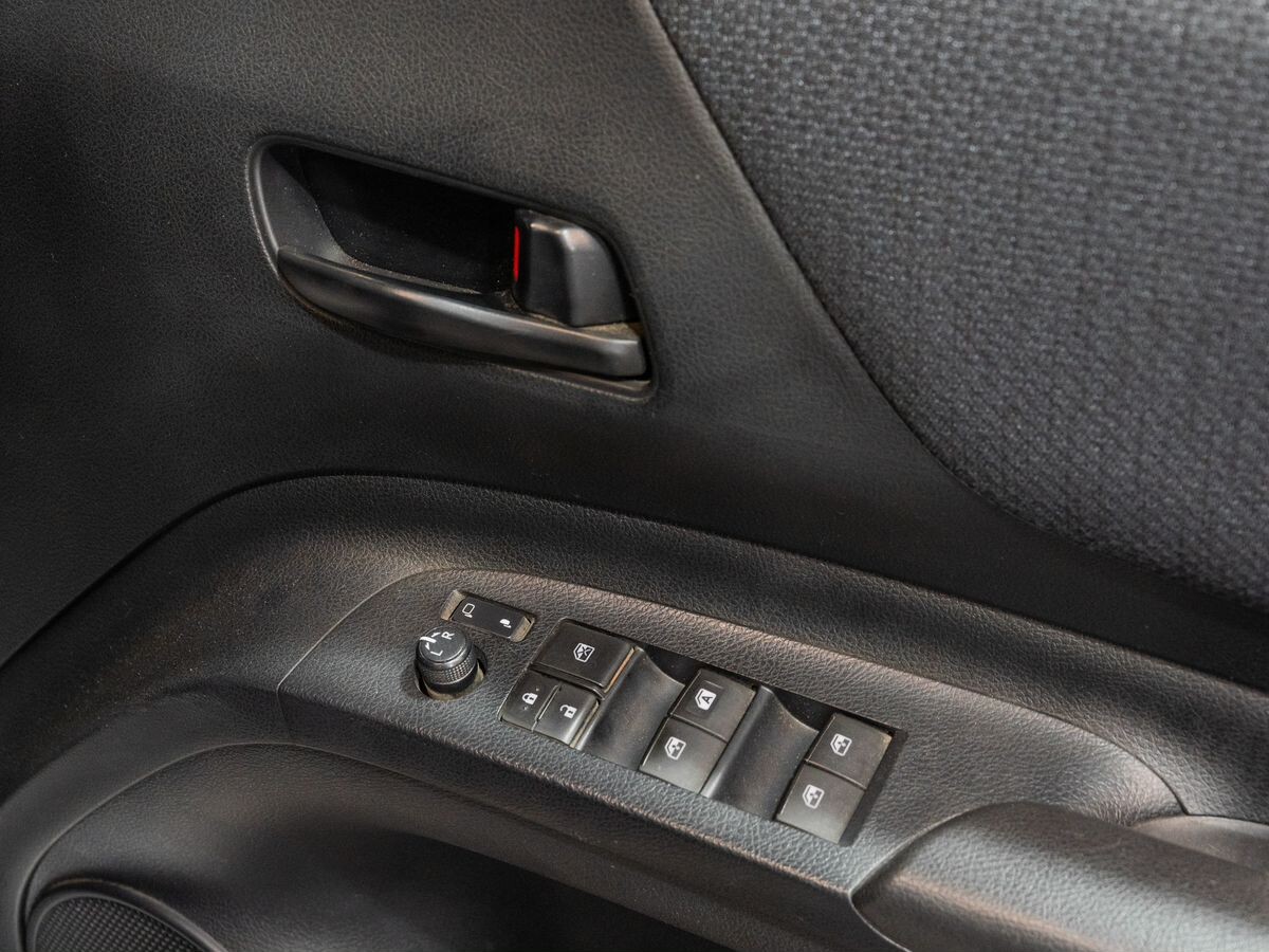 Toyota Sienta 2016 - фото автомобиля