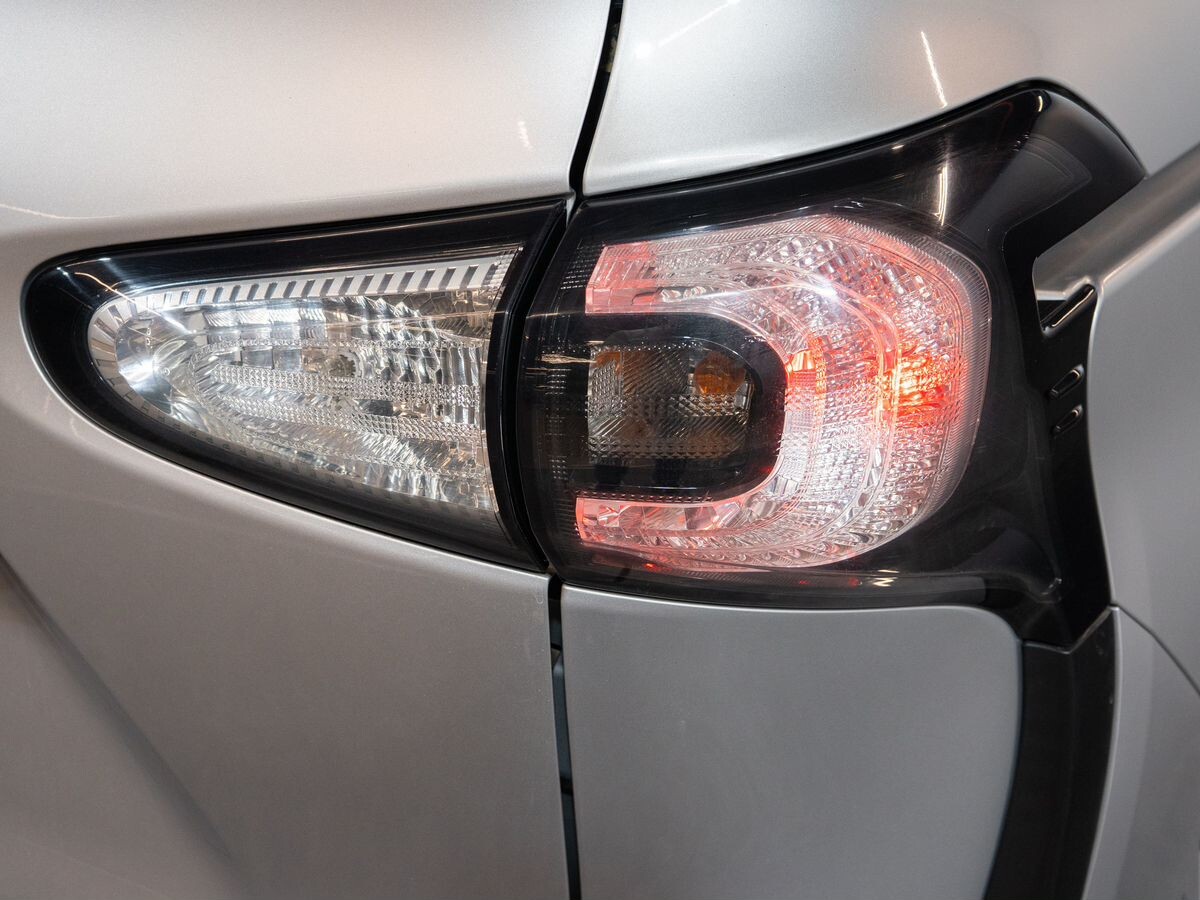 Toyota Sienta 2016 - фото автомобиля