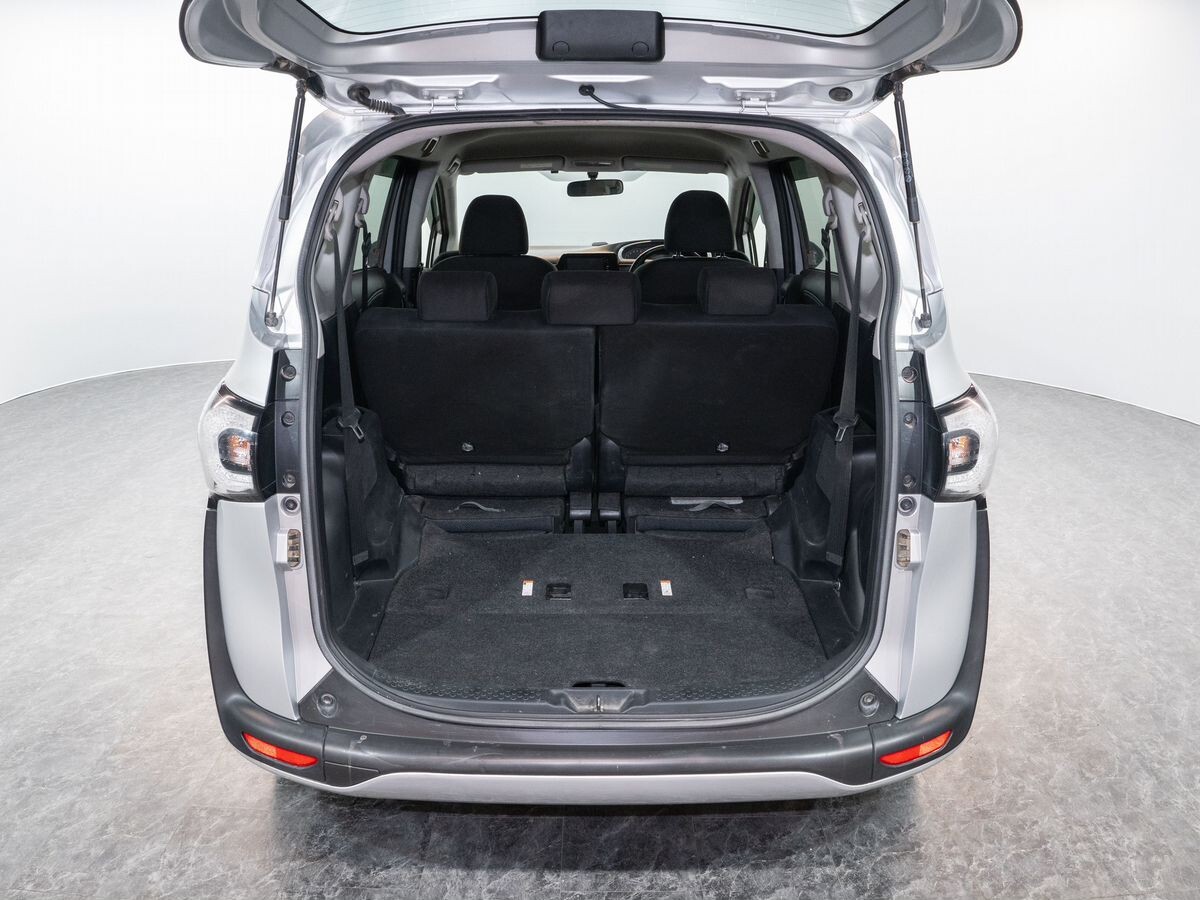 Toyota Sienta 2016 - фото автомобиля