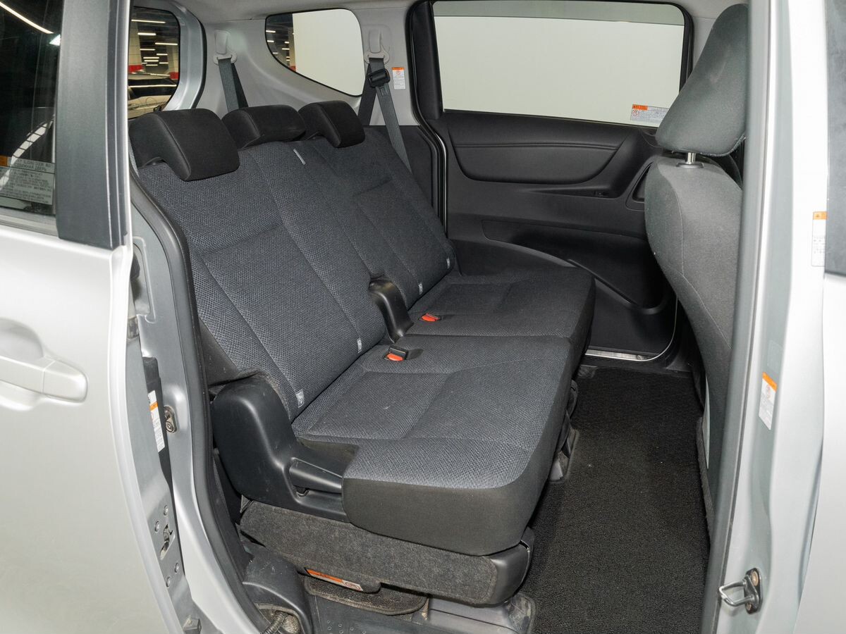 Toyota Sienta 2016 - фото автомобиля