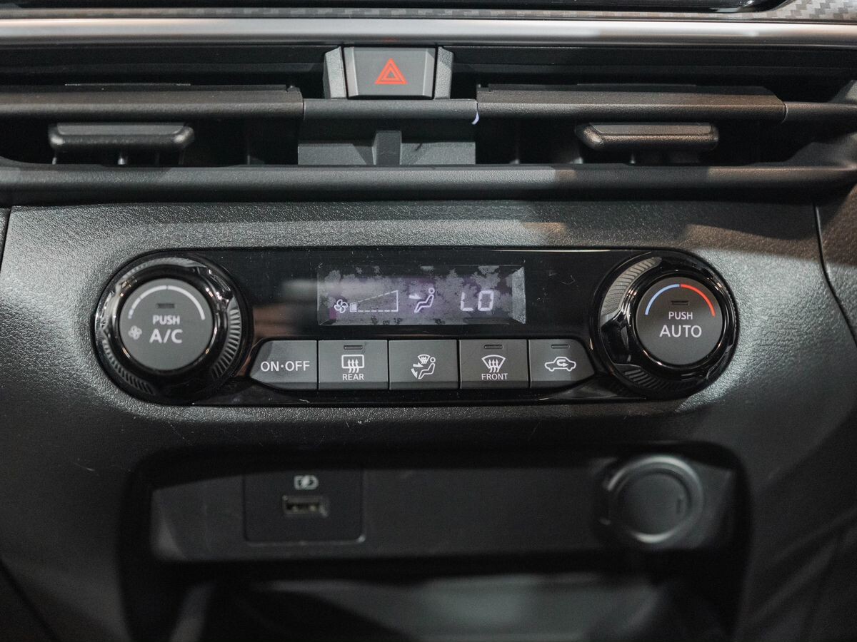 Nissan Note 2021 - фото автомобиля