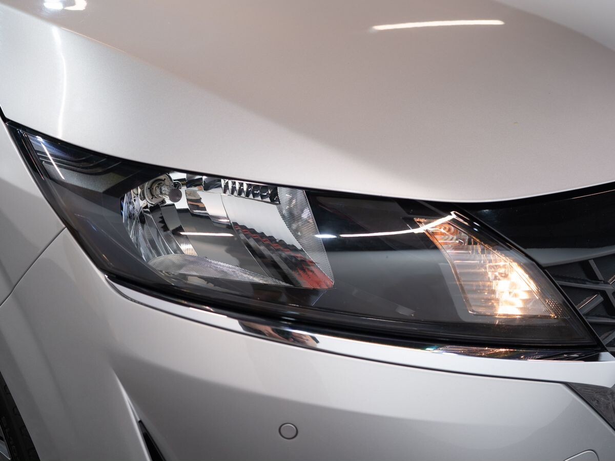 Nissan Note 2021 - фото автомобиля