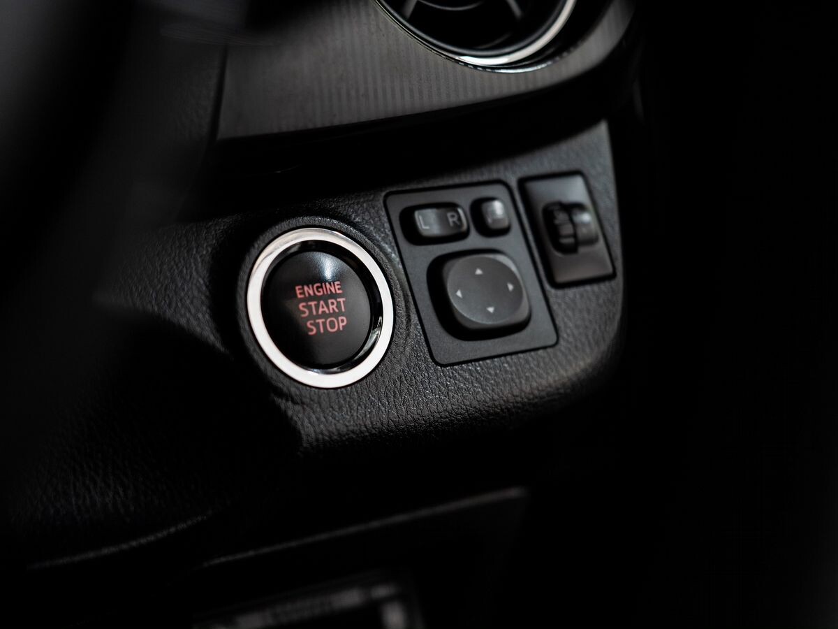 Toyota Vitz 2018 - фото автомобиля