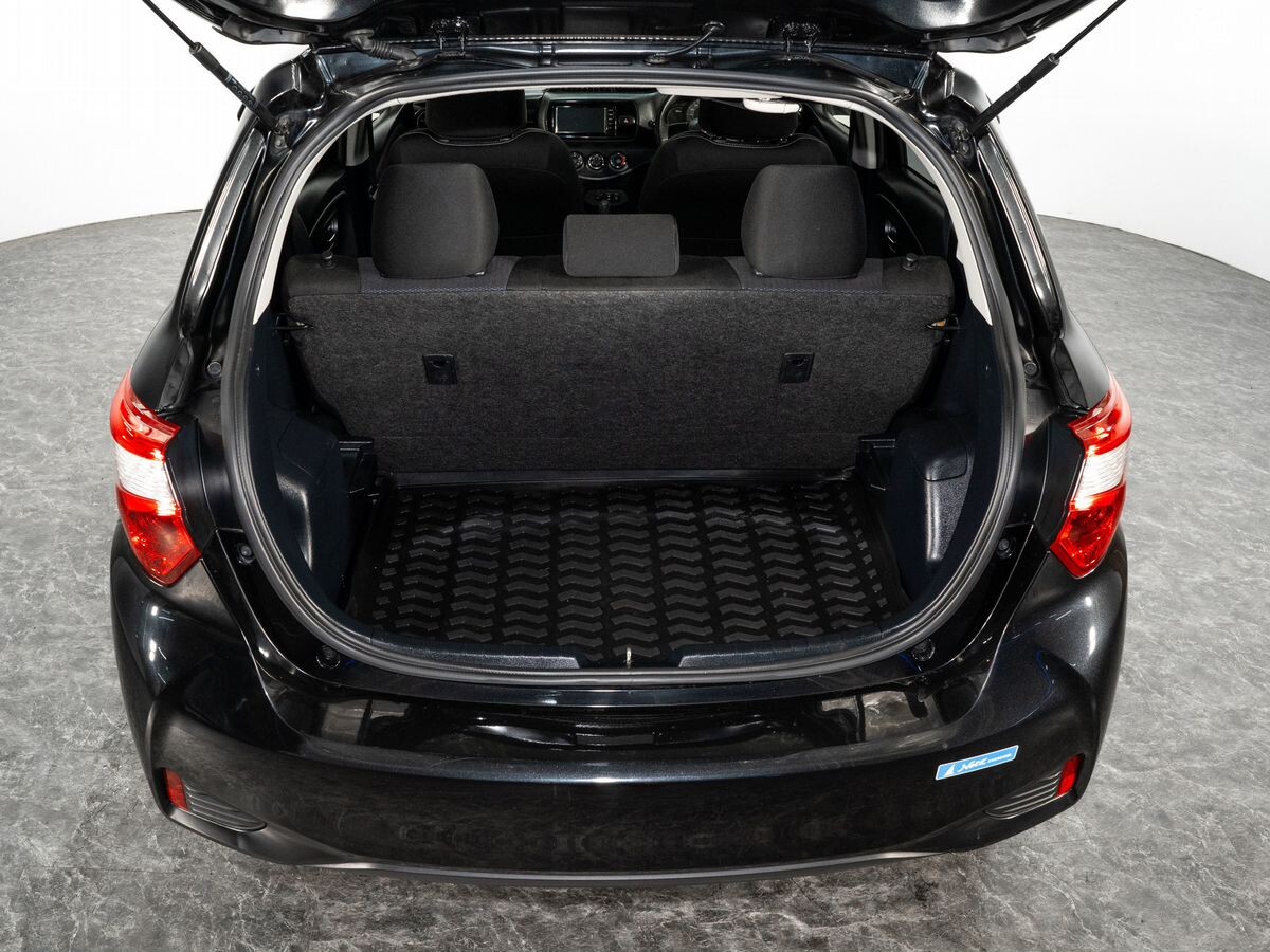 Toyota Vitz 2018 - фото автомобиля