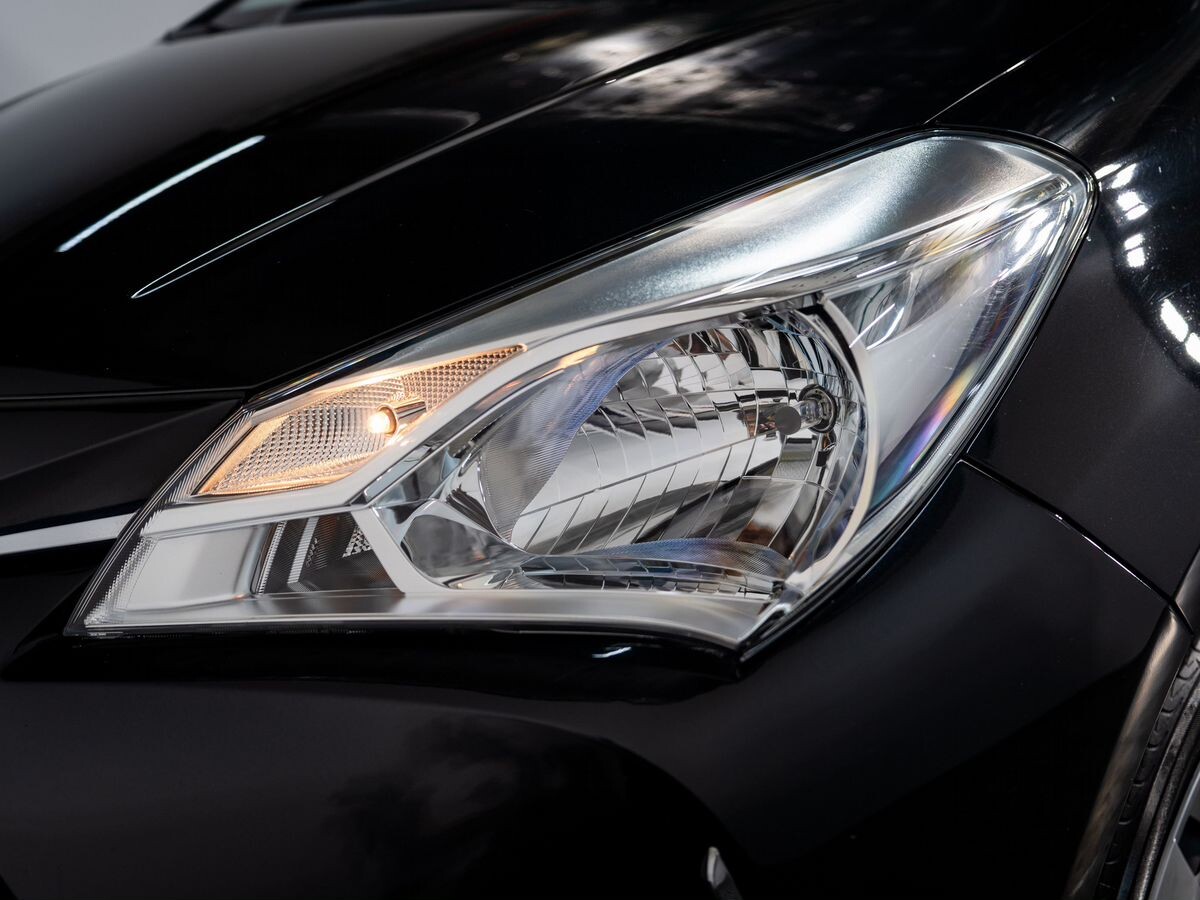 Toyota Vitz 2018 - фото автомобиля