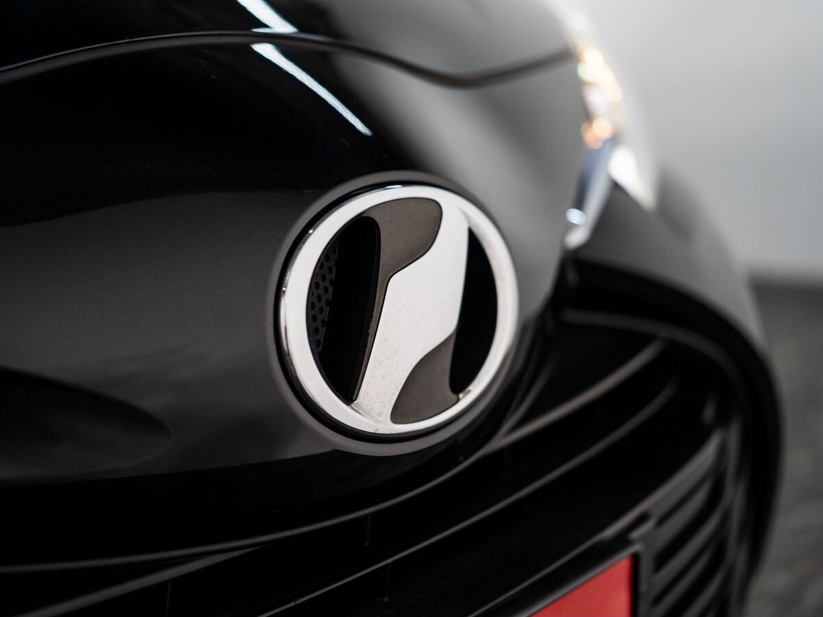 Toyota Vitz 2018 - фото автомобиля