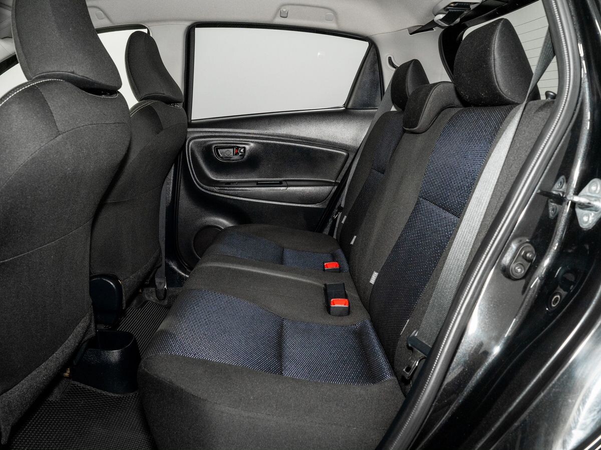 Toyota Vitz 2018 - фото автомобиля