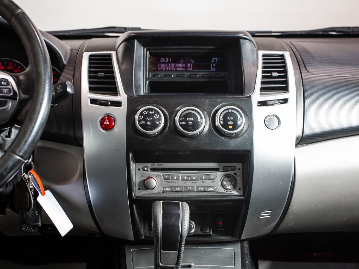 Mitsubishi Pajero Sport 2013 - фото автомобиля