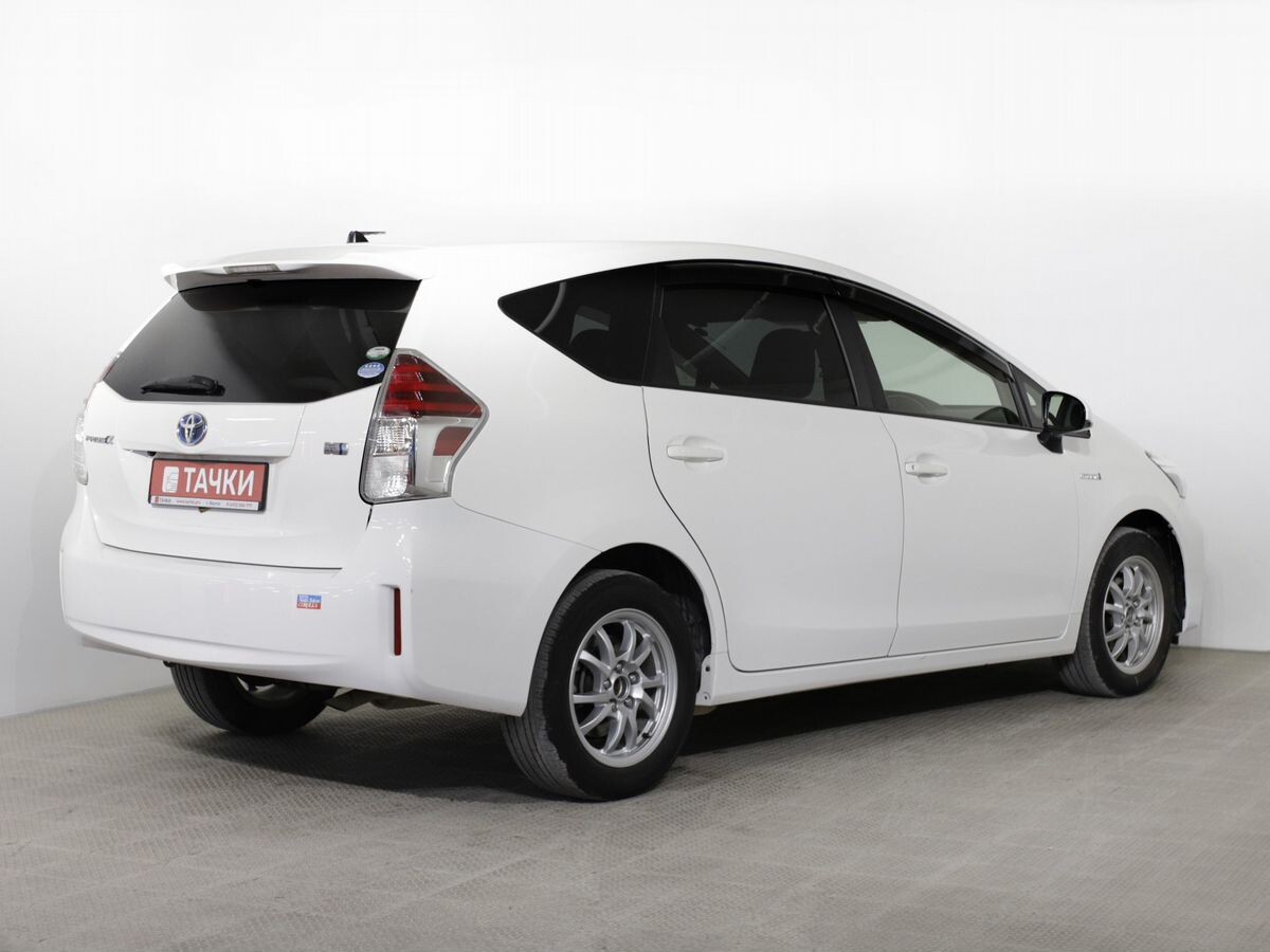 Toyota Prius Alpha 2017 - фото автомобиля