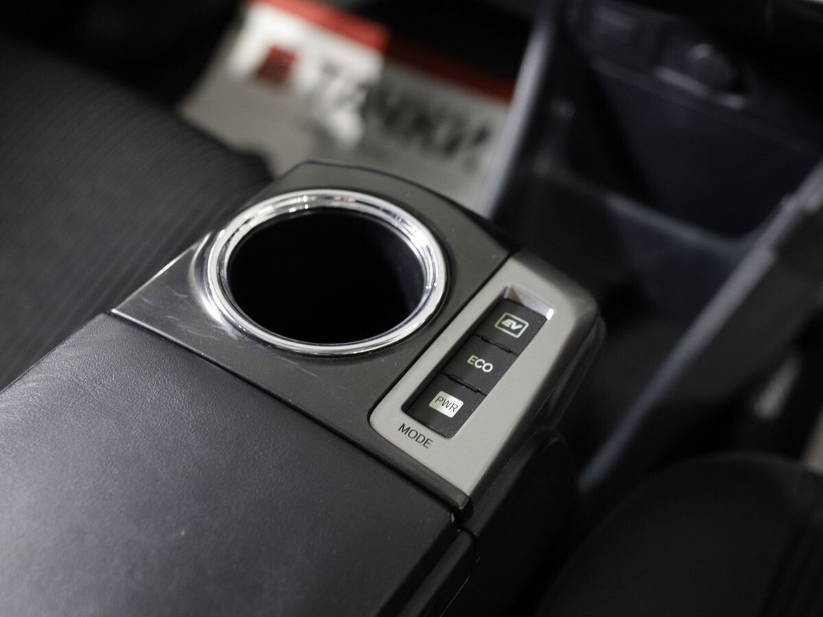 Toyota Prius Alpha 2017 - фото автомобиля