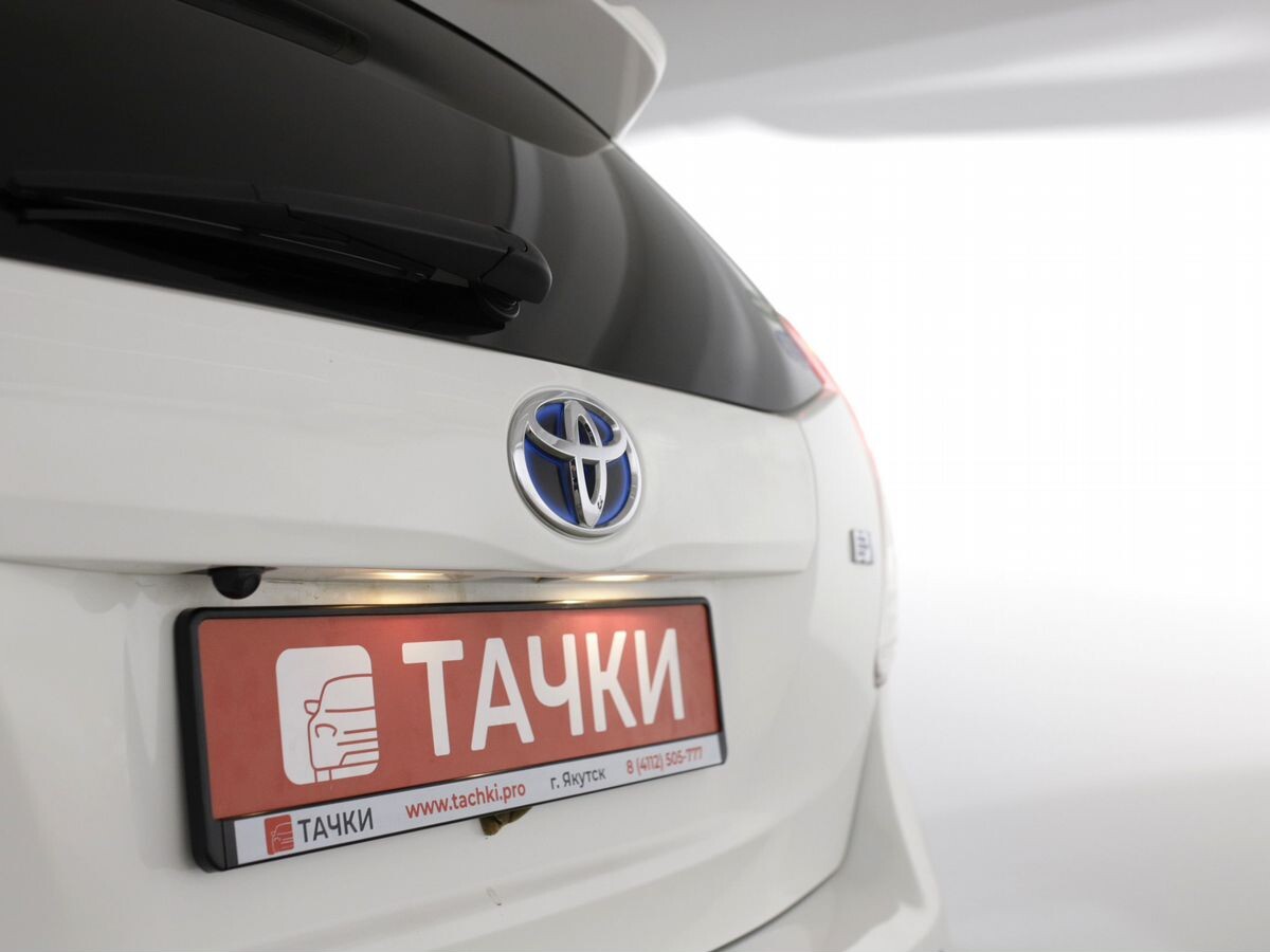 Toyota Prius Alpha 2017 - фото автомобиля