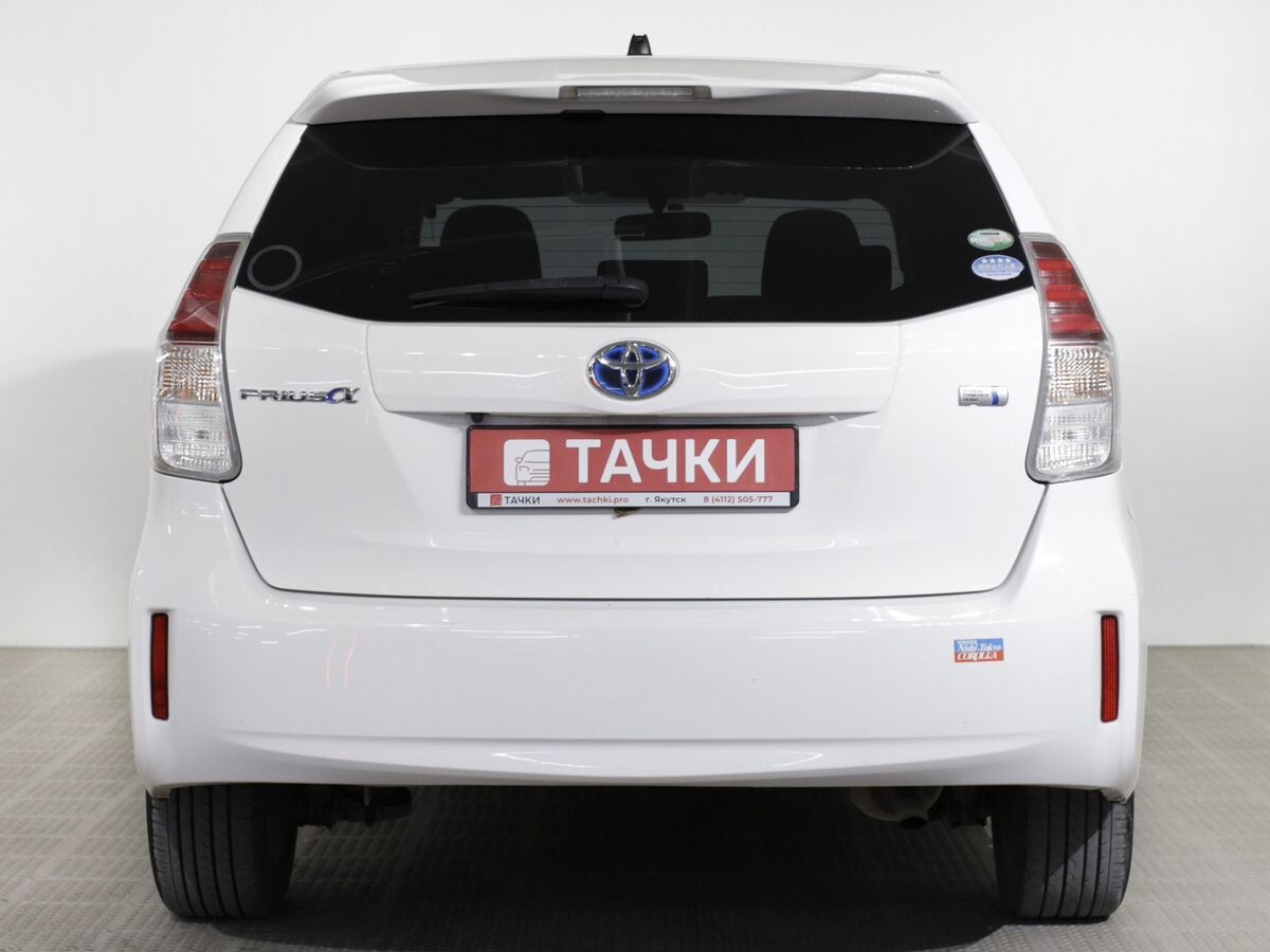 Toyota Prius Alpha 2017 - фото автомобиля