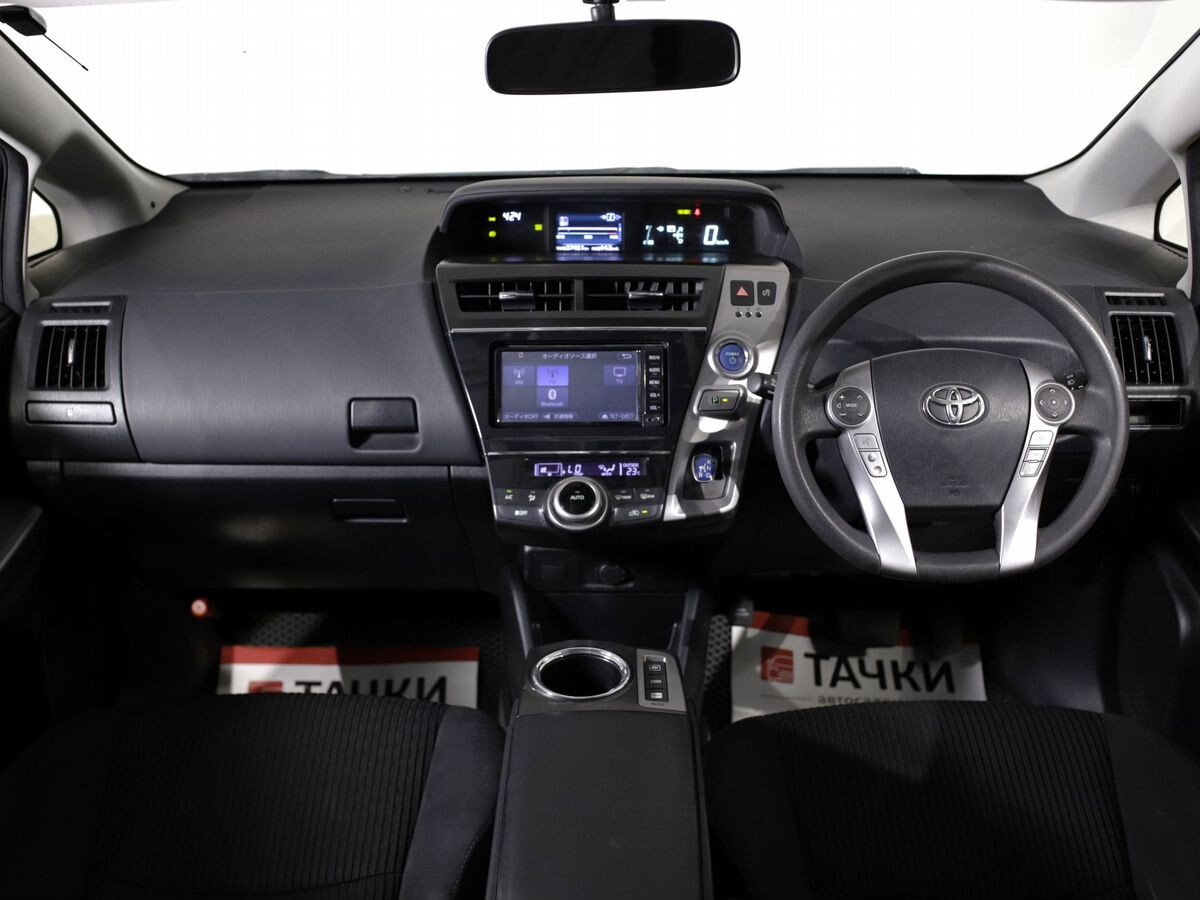 Toyota Prius Alpha 2017 - фото автомобиля