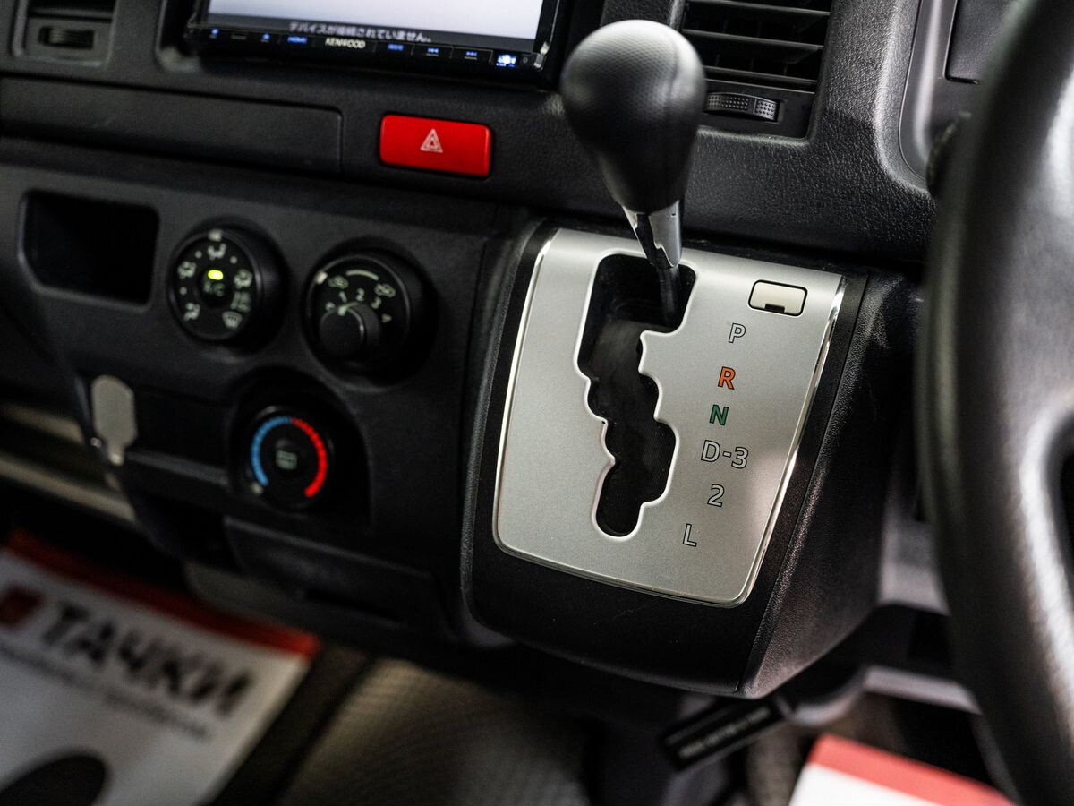 Toyota HiAce 2016 - фото автомобиля