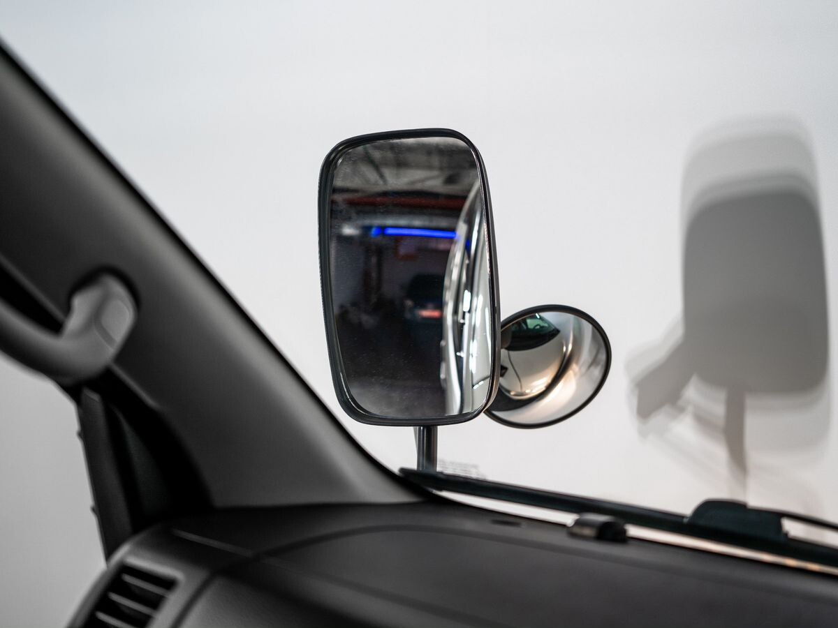 Toyota HiAce 2016 - фото автомобиля