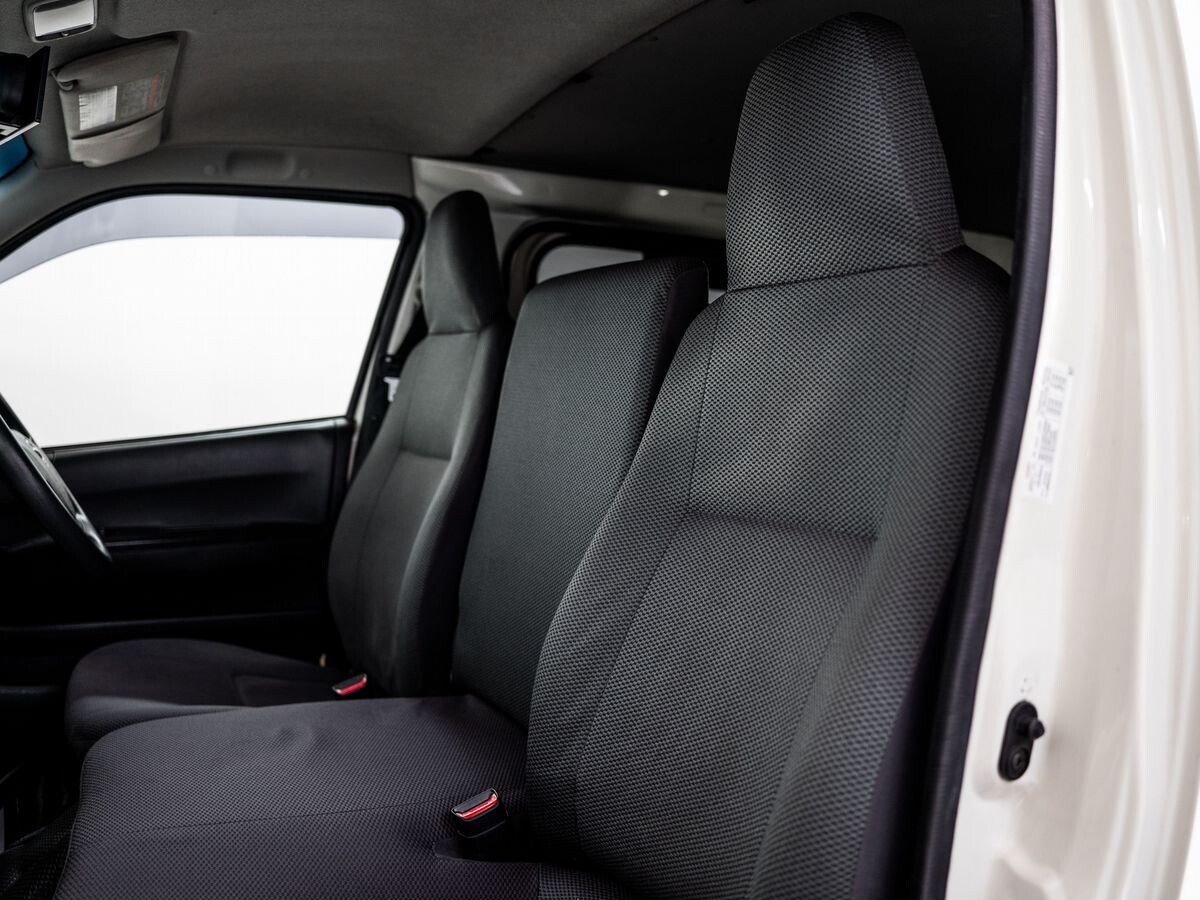 Toyota HiAce 2016 - фото автомобиля