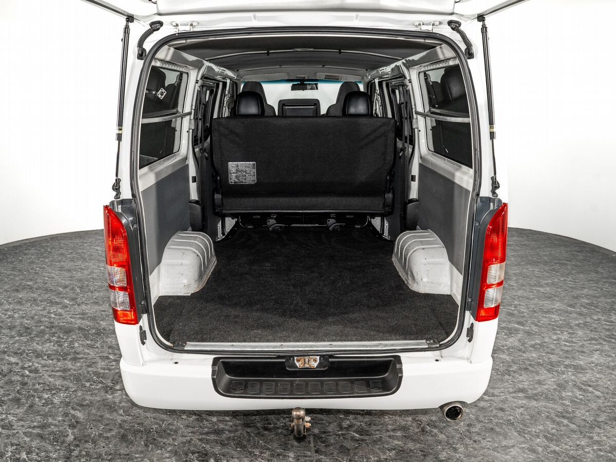 Toyota HiAce 2016 - фото автомобиля