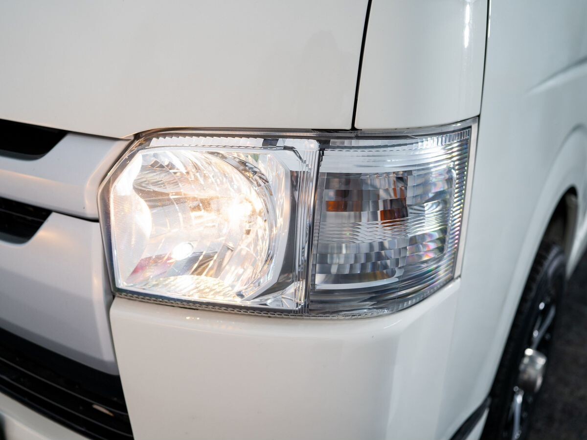 Toyota HiAce 2016 - фото автомобиля