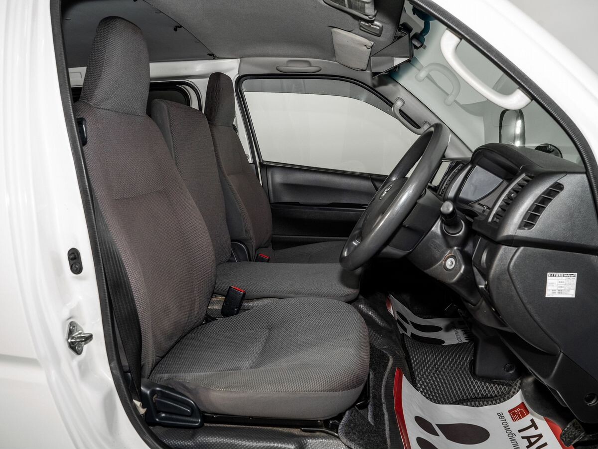 Toyota HiAce 2016 - фото автомобиля
