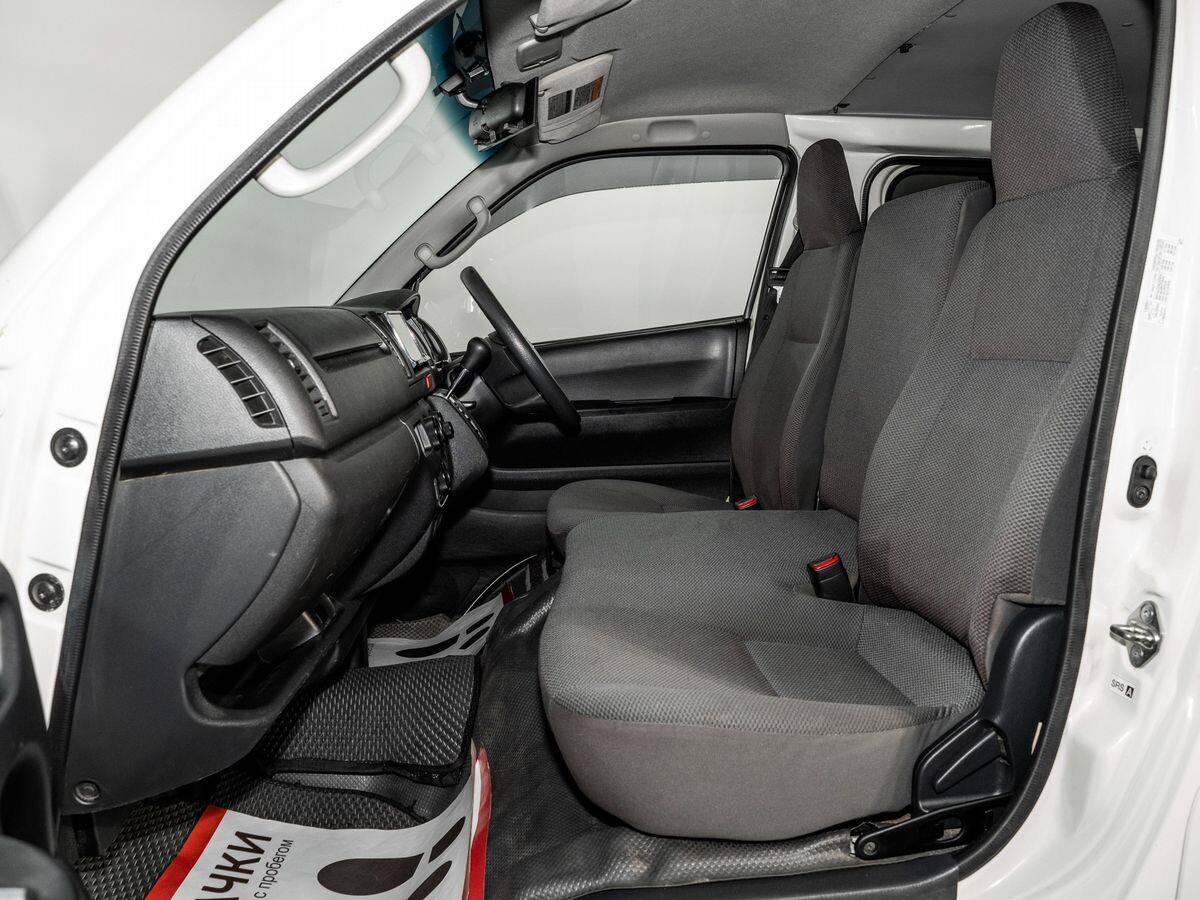 Toyota HiAce 2016 - фото автомобиля