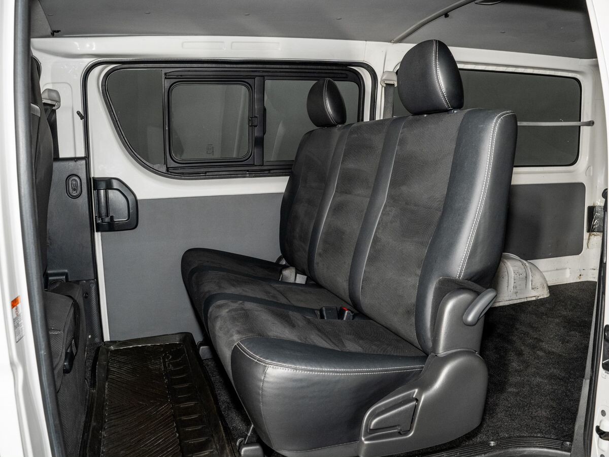 Toyota HiAce 2016 - фото автомобиля