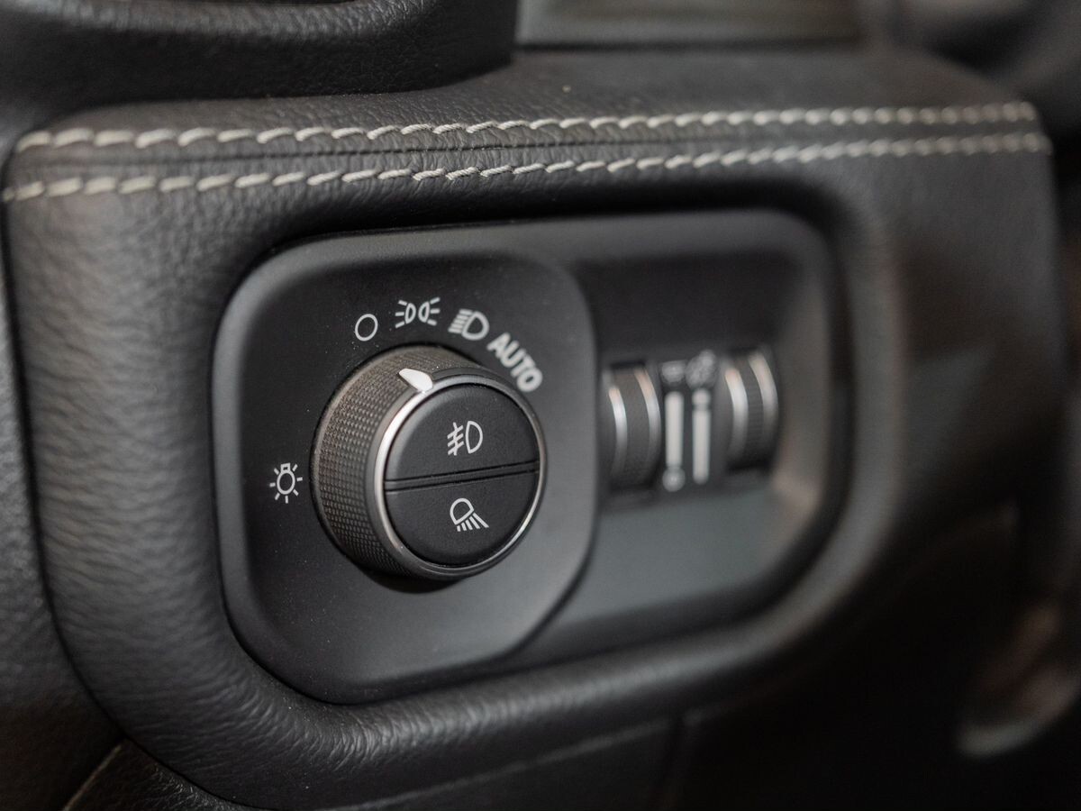 Ram 1500 2019 - фото автомобиля