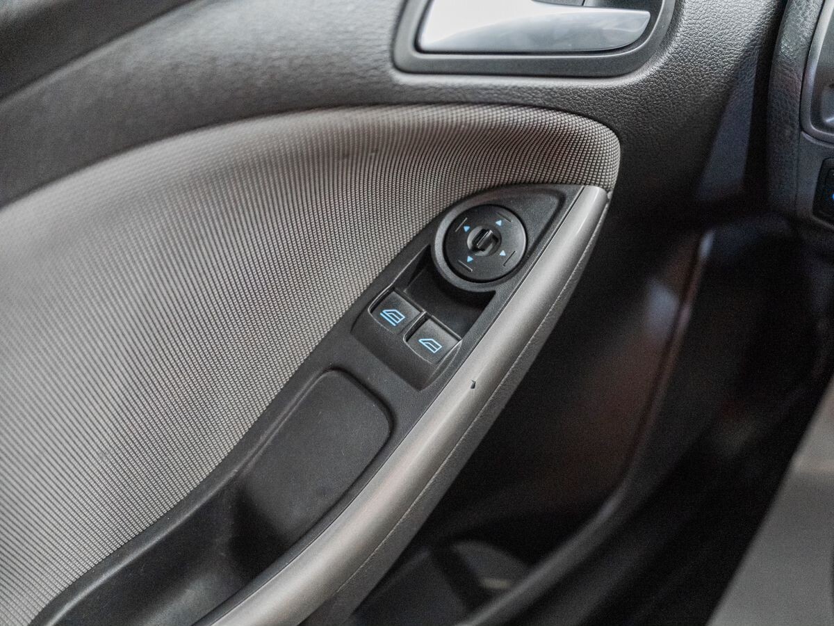 Ford Focus 2012 - фото автомобиля