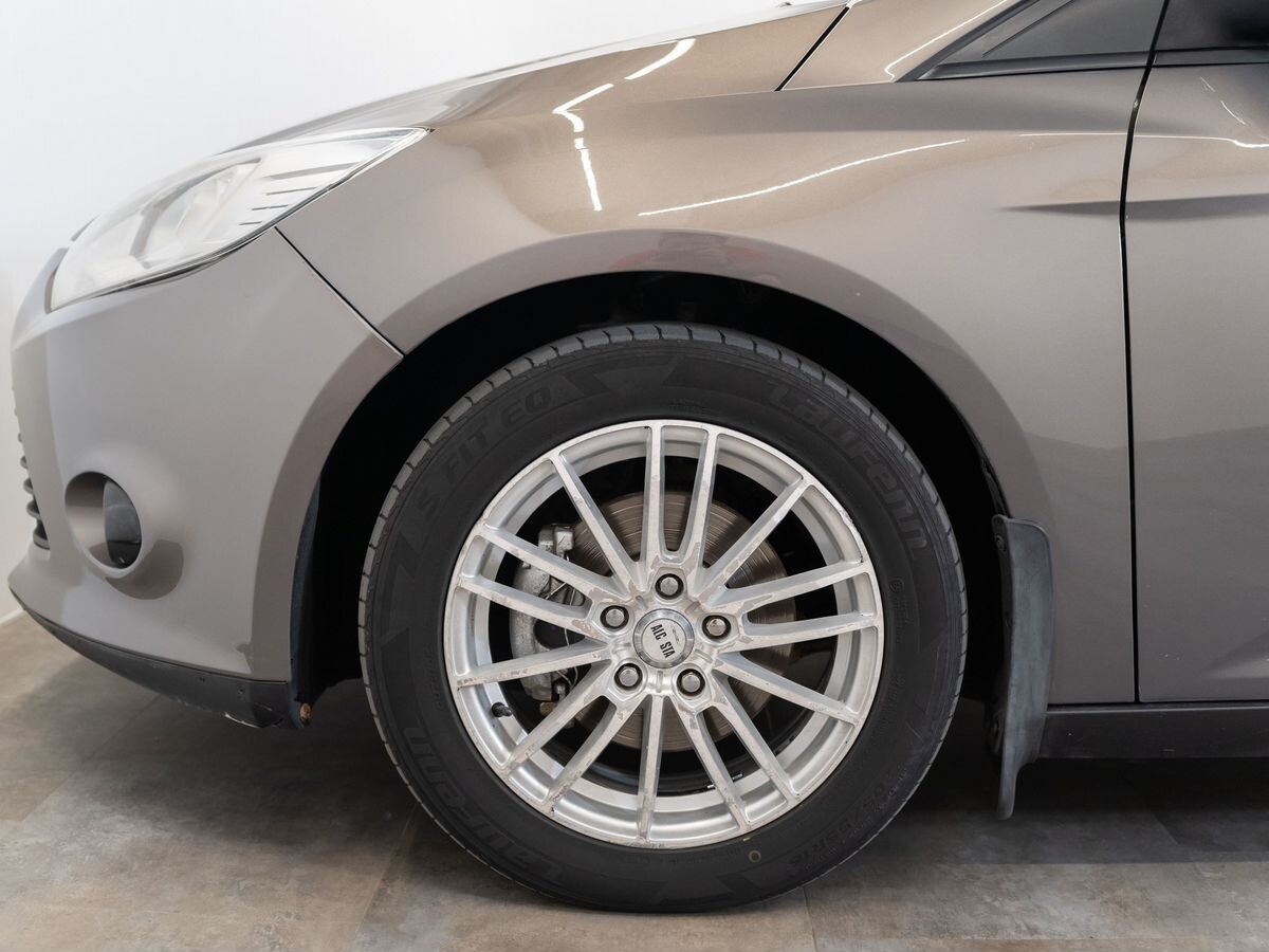 Ford Focus 2012 - фото автомобиля
