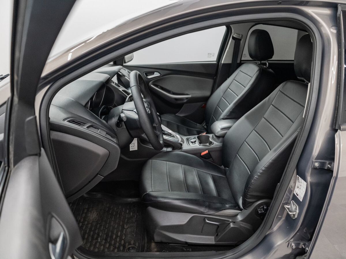 Ford Focus 2012 - фото автомобиля