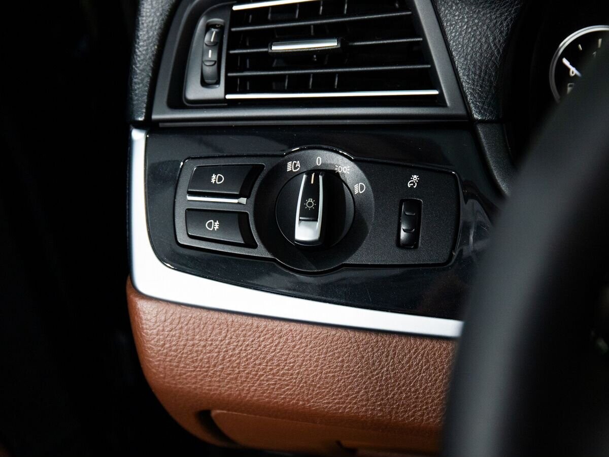 BMW 5 серии 2013 - фото автомобиля