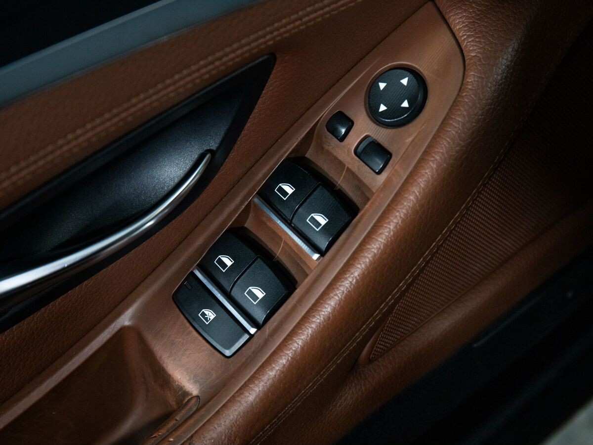 BMW 5 серии 2013 - фото автомобиля