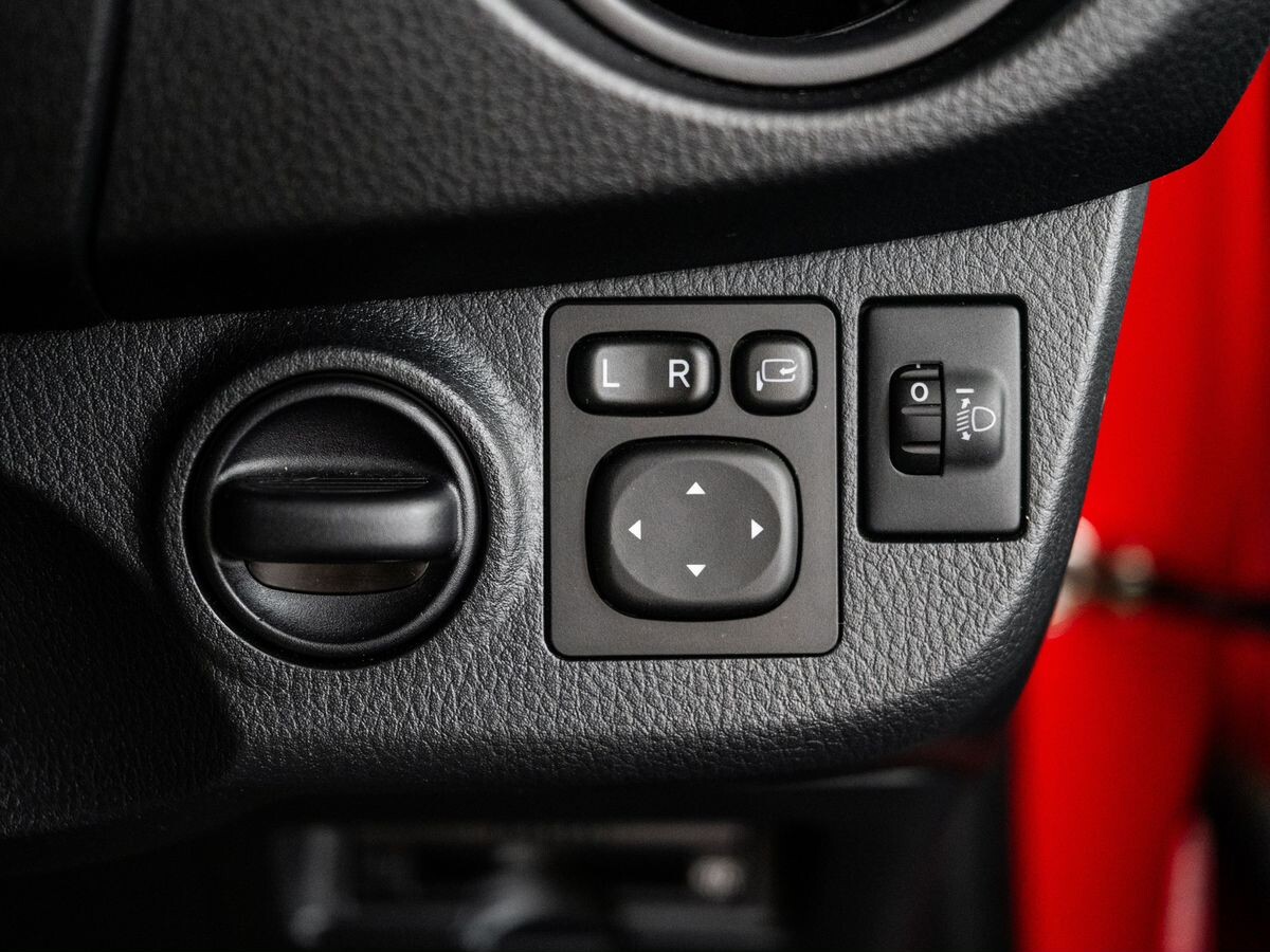 Toyota Vitz 2019 - фото автомобиля